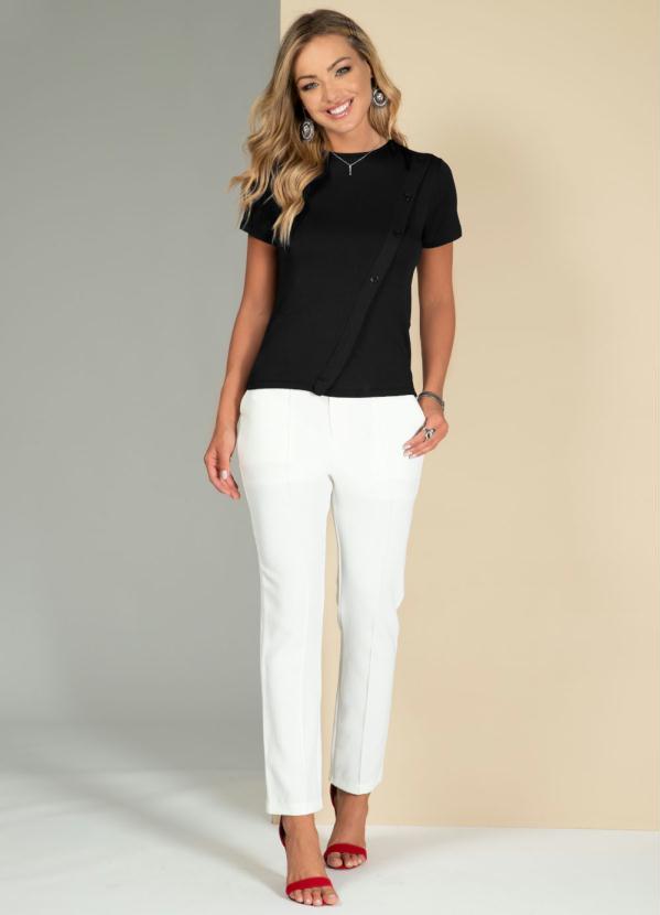 Quintess - Blusa Preta com Botões Decorativos 3