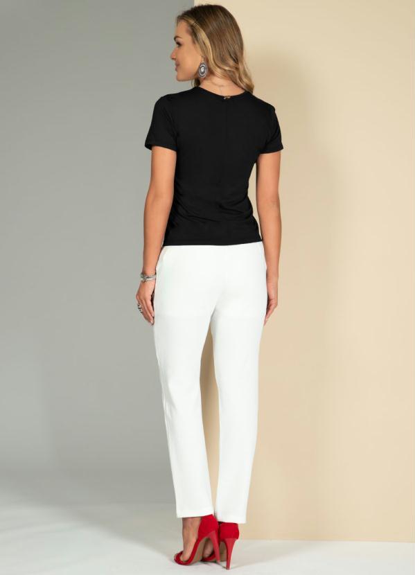 Quintess - Blusa Preta com Botões Decorativos 4