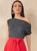 BLUSA (PRETA) COM BRILHO E DECOTE ASSIMTRICO