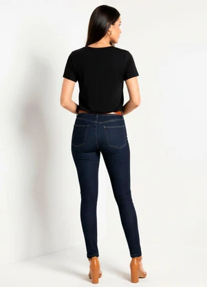 Quintess - Blusa Preta com Decote V e Bolso Frontal - QUINTESS