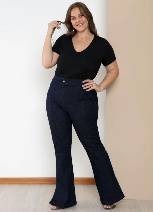 Quintess - Blusa Preta com Decote V e Bolso Frontal 12