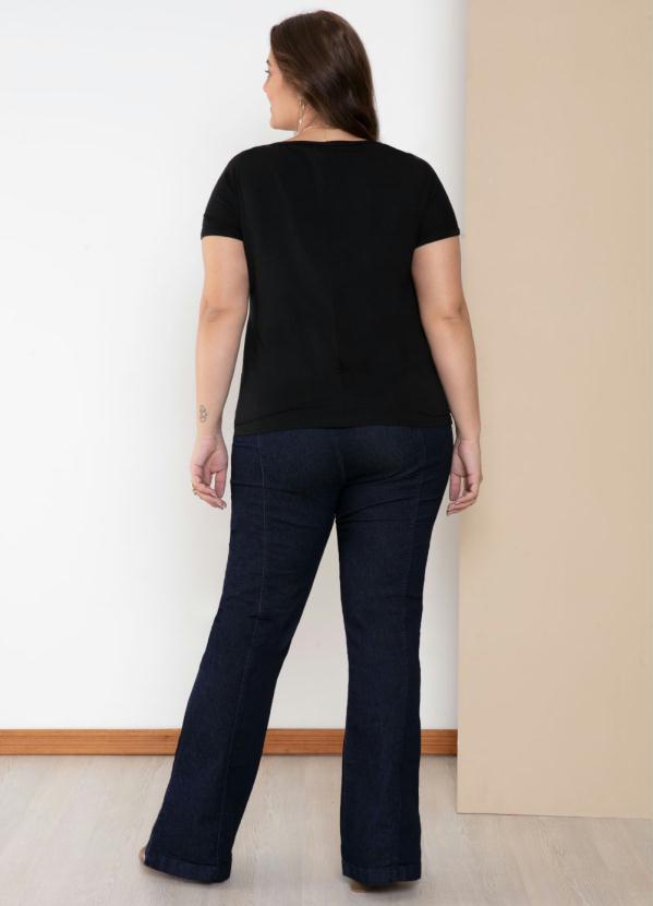 Quintess - Blusa Preta com Detalhes Brancos 8