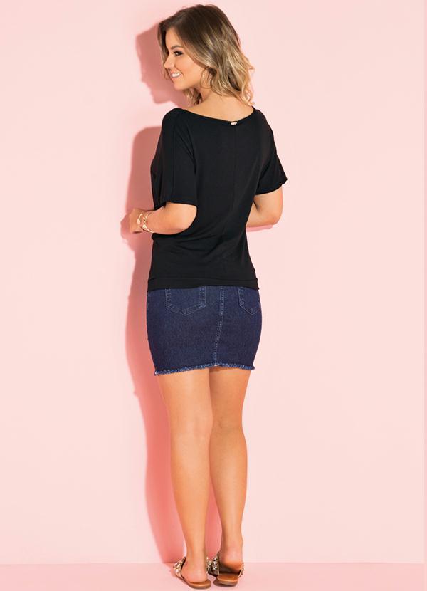 Quintess - Blusa Preta com Drapeado Frontal e Decote V 4