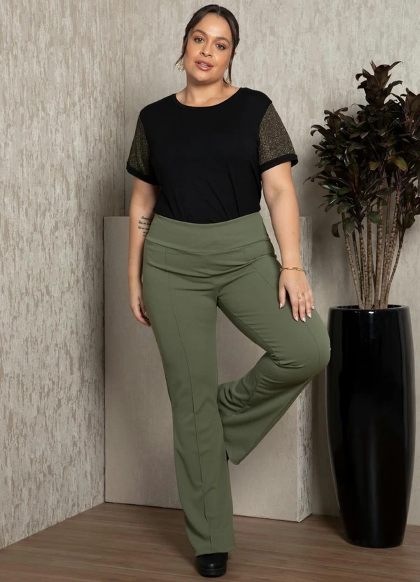 Quintess - Blusa Preta com Mangas de Brilho 10