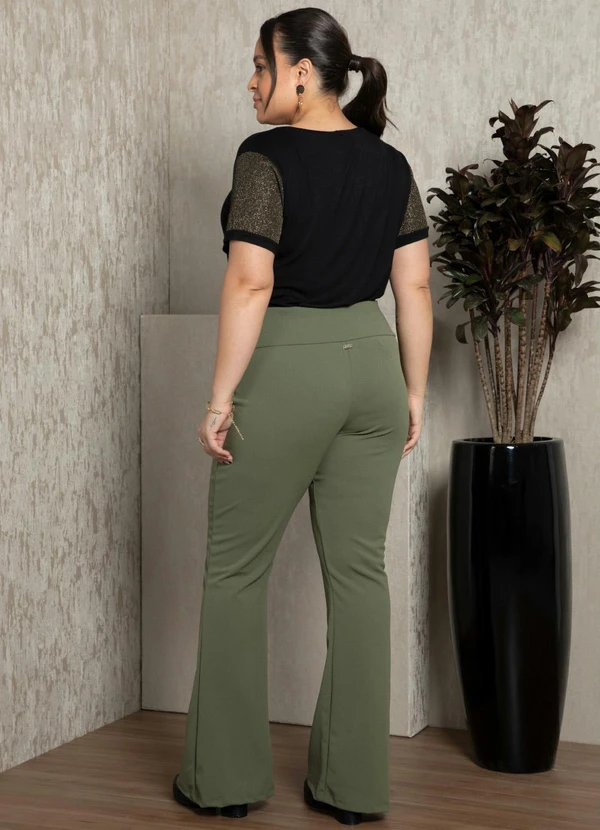 Quintess - Blusa Preta com Mangas de Brilho 11