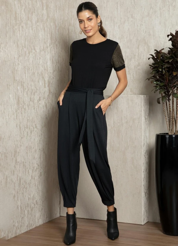 Quintess - Blusa Preta com Mangas de Brilho 5