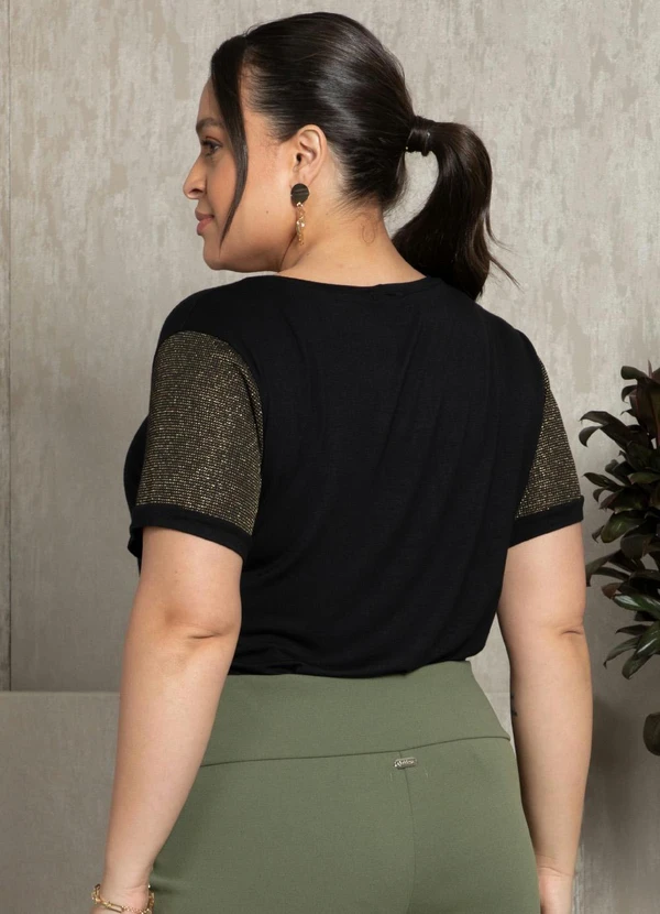 Quintess - Blusa Preta com Mangas de Brilho 9