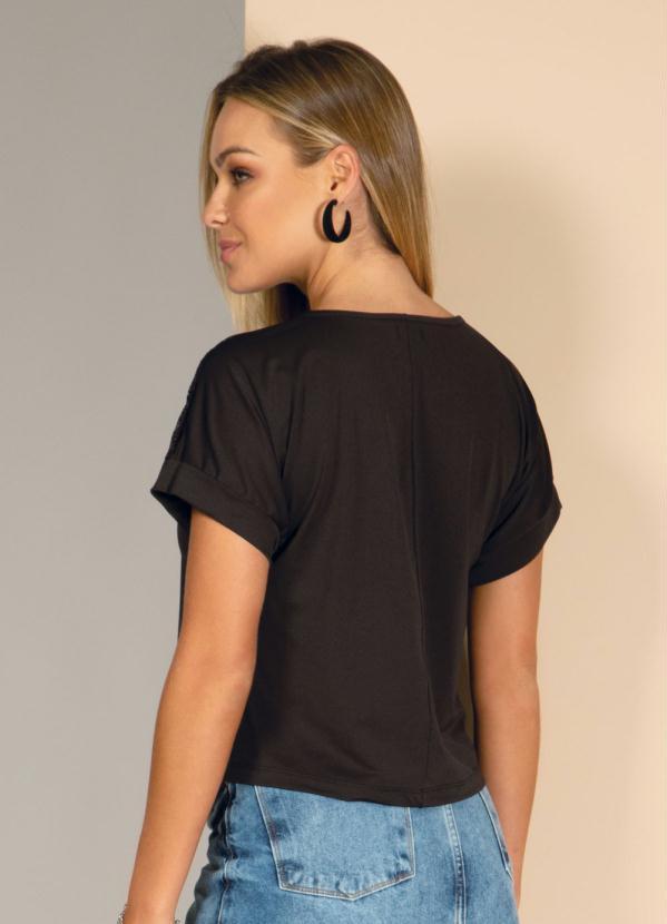 Quintess - Blusa Preta com Recorte em Renda 2