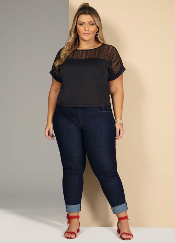 Quintess - Blusa Preta com Recorte em Renda 7