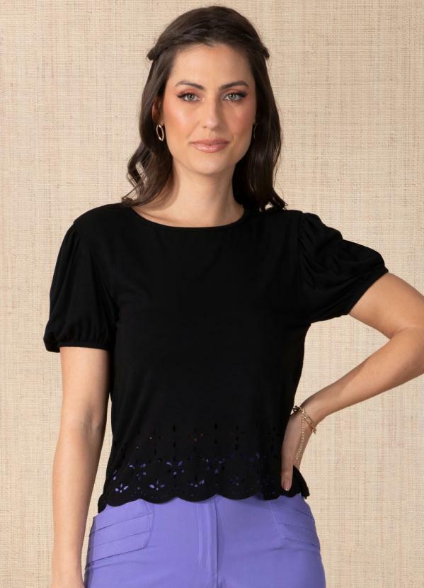 Blusa (Preta) com Vazado na Barra