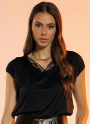 Blusa Preta Decote com Renda