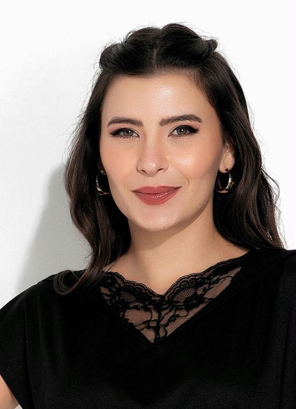 Rosalie - Blusa Preta Decote com Renda 7