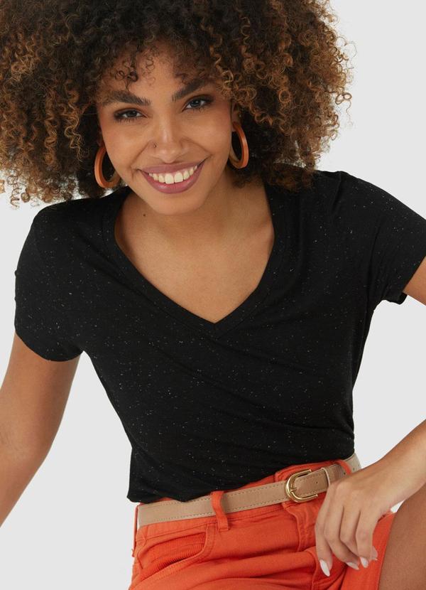 Malwee - Blusa Preta Decote V em Botonê