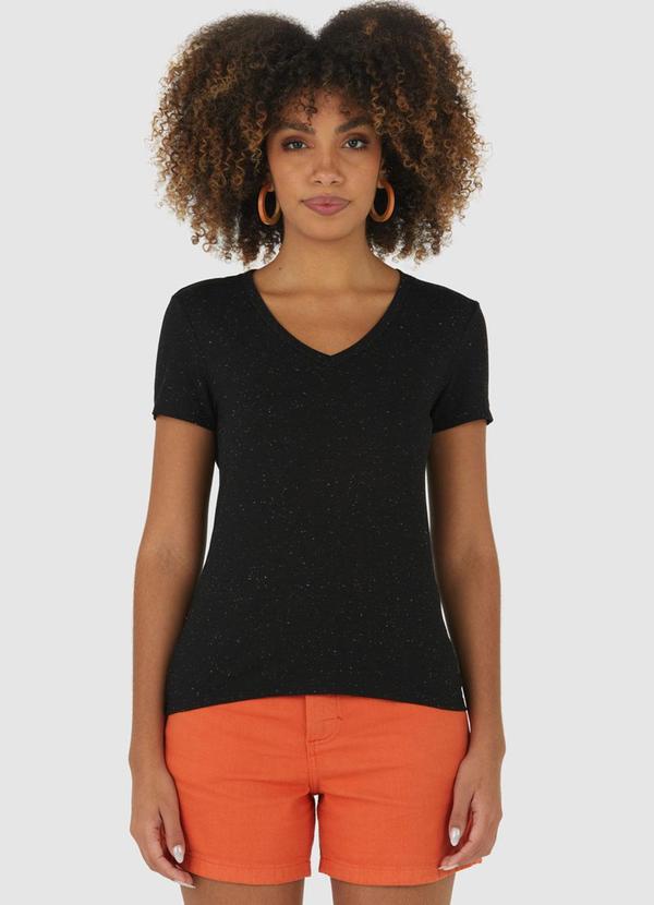 Malwee - Blusa Preta Decote V em Botonê 4