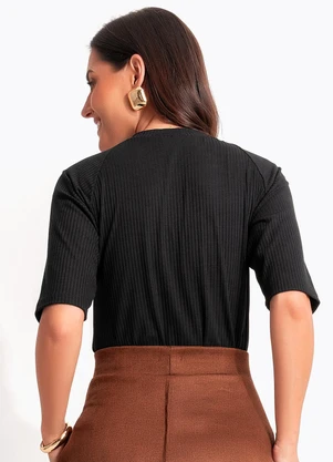 Quintess - Blusa Preta em Malha Canelada - QUINTESS