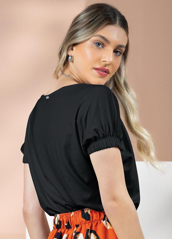 Quintess - Blusa Preta em Malha de Viscose com Elastano 4