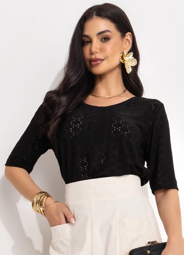 Quintess - Blusa Preta em Malha Laise