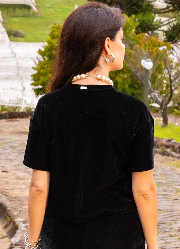 Quintess - Blusa Preta em Veludo 2