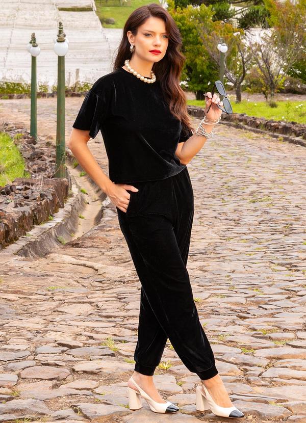 Quintess - Blusa Preta em Veludo 3