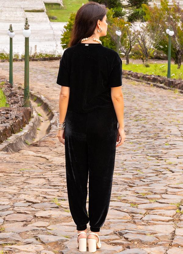 Quintess - Blusa Preta em Veludo 5