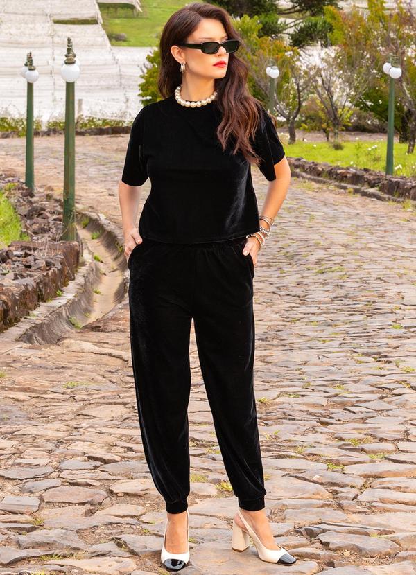 Quintess - Blusa Preta em Veludo 6