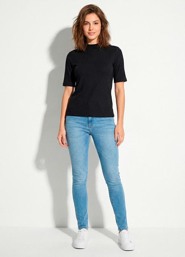 Malwee - Blusa Preta em Viscose Canelada 2