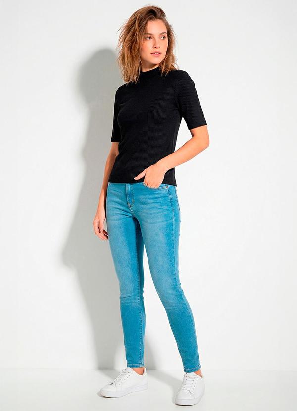 Malwee - Blusa Preta em Viscose Canelada