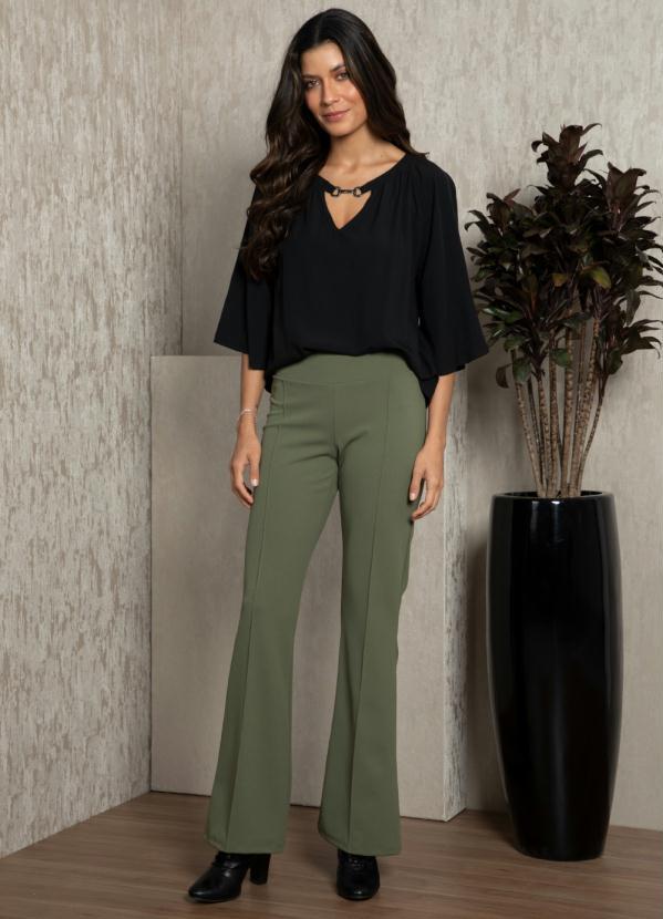 Quintess - Blusa Preta Soltinha com Abertura no Decote 3