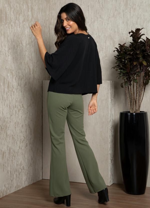 Quintess - Blusa Preta Soltinha com Abertura no Decote 4