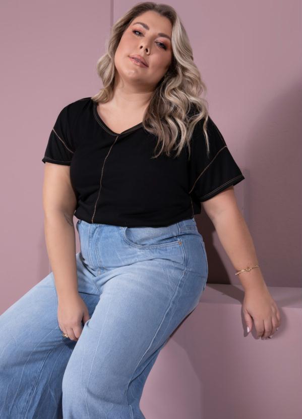 Quintess - Blusa Preta Soltinha com Decote V 12