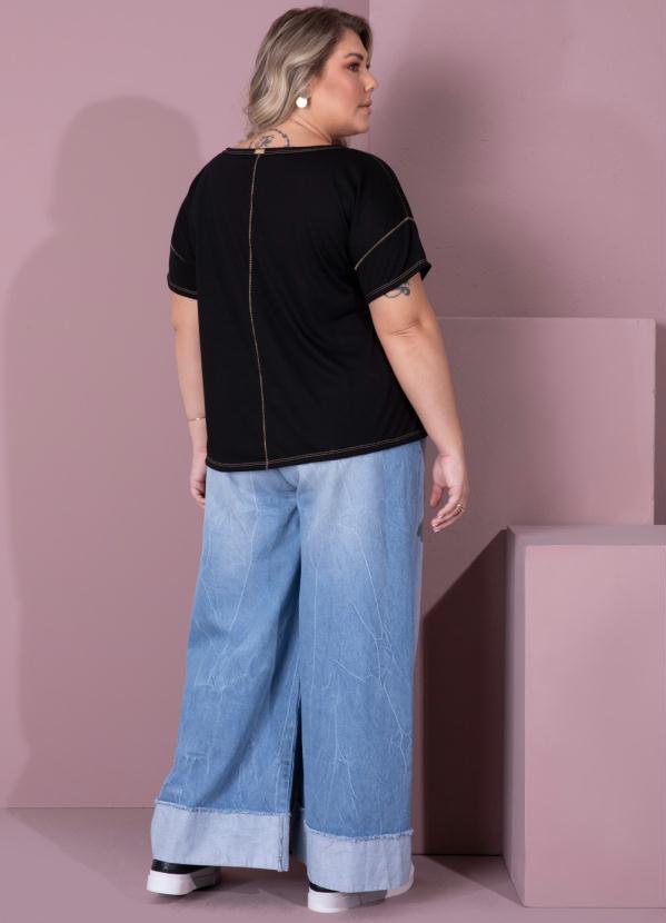 Quintess - Blusa Preta Soltinha com Decote V 13