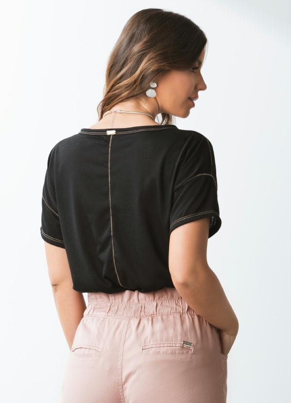 Quintess - Blusa Preta Soltinha com Decote V 2