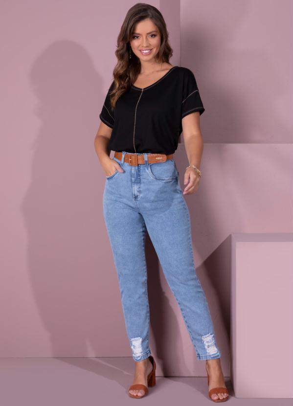 Quintess - Blusa Preta Soltinha com Decote V 7