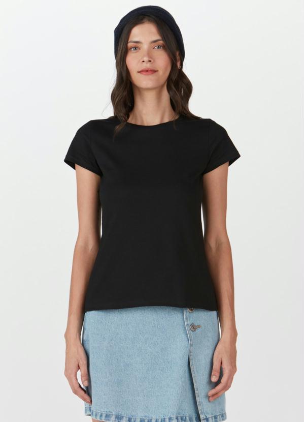 Malwee - Blusa Preta Tradicional em Malha 2