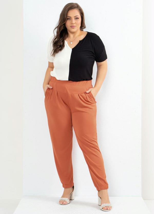 Quintess - Blusa Preto e Off White Decote em V 3