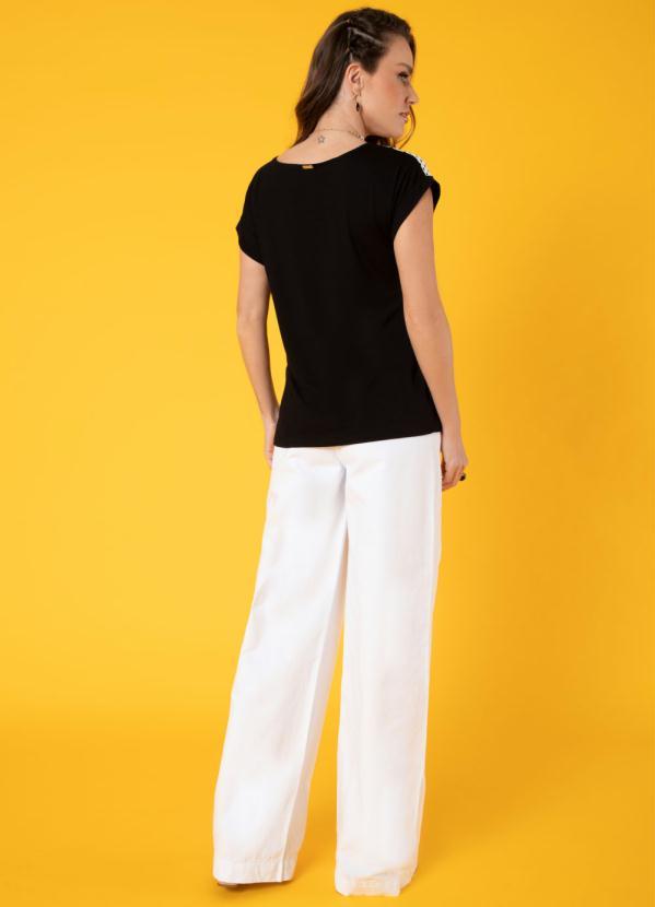 Quintess - Blusa Preto e Poá com Recorte no Decote 4