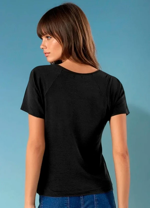 Quintess - Blusa Preta com Franzido Frontal em Malha de Viscose Confortável 3