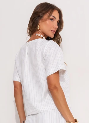 Quintess - Blusa Risca de Giz Branco em Alfaiataria - QUINTESS