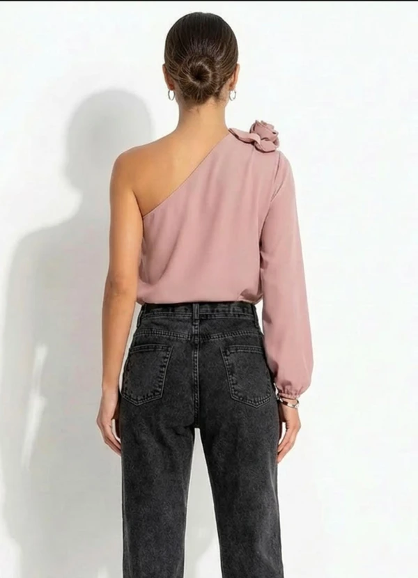 Quintess - Blusa Rosa um Ombro Só com Flor Removível e Manga Bufante 2