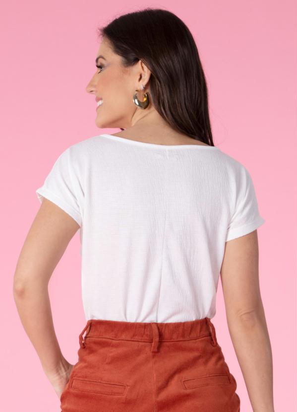 Quintess - Blusa Soltinha Branca em Malha Creponada 2