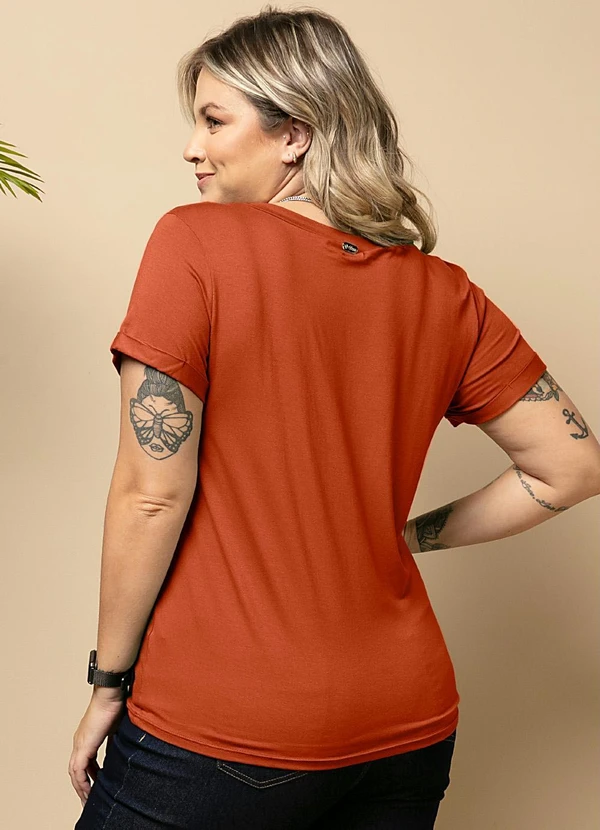 Quintess - Blusa Terracota com Decote V e Bolso Frontal 9