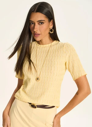 Doce Trama - Blusa Texturizada com Manga Curta Amarelo - DOCE TRAMA