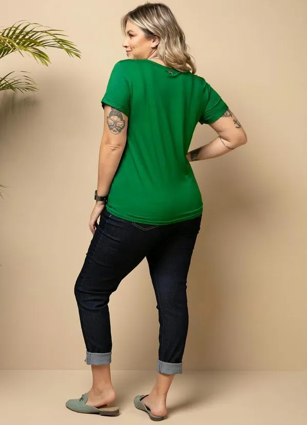 Quintess - Blusa Verde Bandeira com Decote V e Bolso
