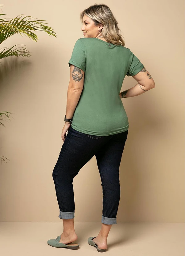 Quintess - Blusa Verde com Decote V e Bolso Frontal