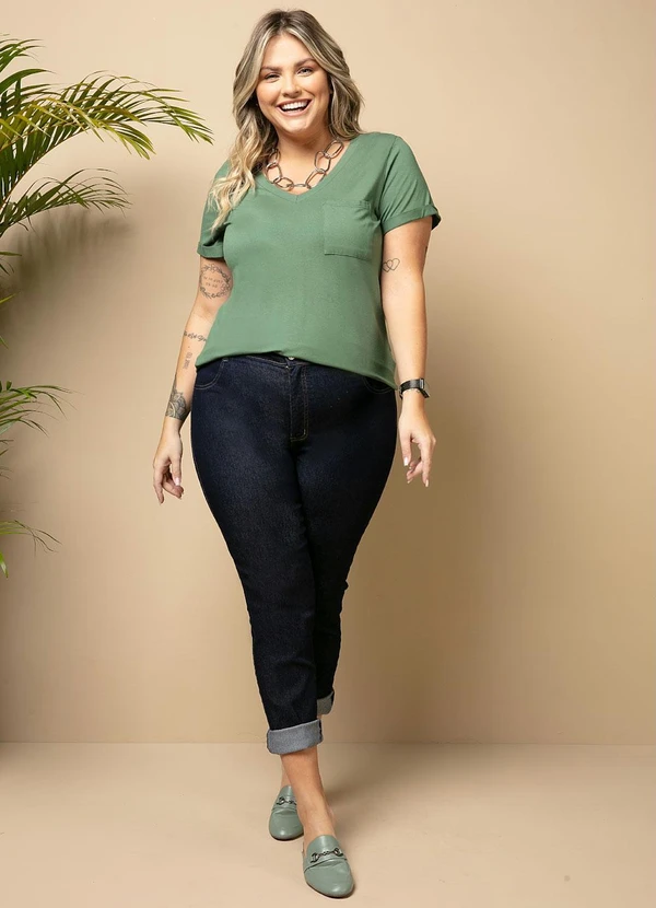 Quintess - Blusa Verde com Decote V e Bolso Frontal 10