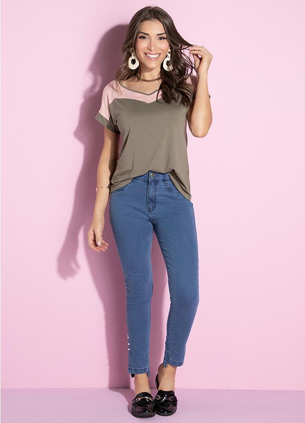 Quintess - Blusa Verde e Rosa com Recorte no Decote 3