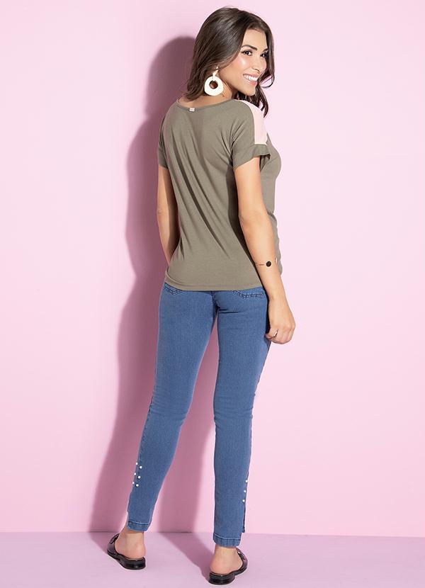 Quintess - Blusa Verde e Rosa com Recorte no Decote 4