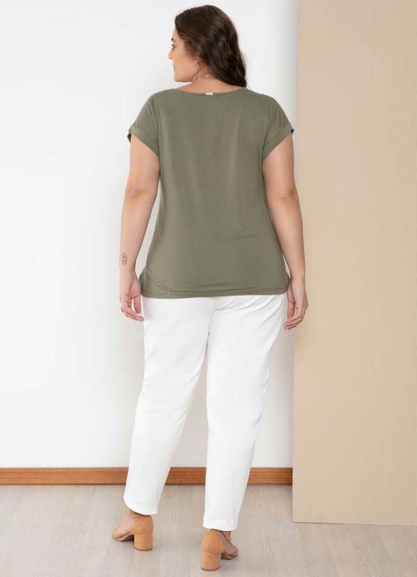Quintess - Blusa Verde e Rosa com Recorte no Decote 9
