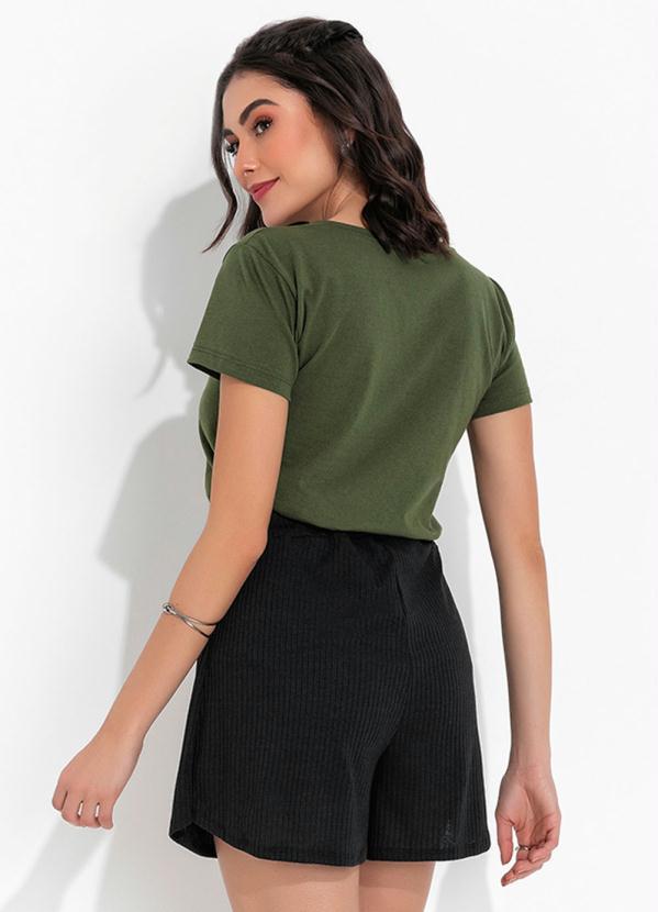 Queima Estoque - Blusa Verde Militar com Estampa Localizada 2