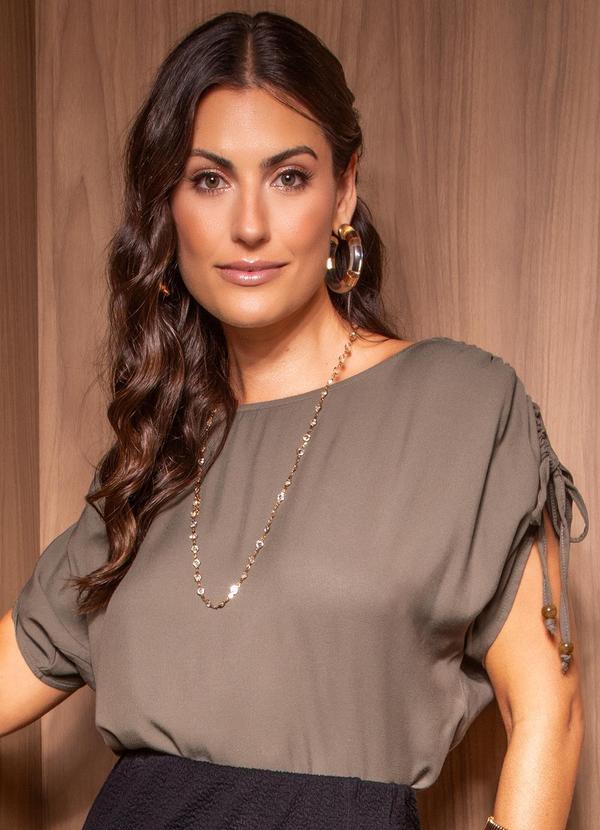 Quintess - Blusa Verde Oliva em Viscose Plana Sarjada 6